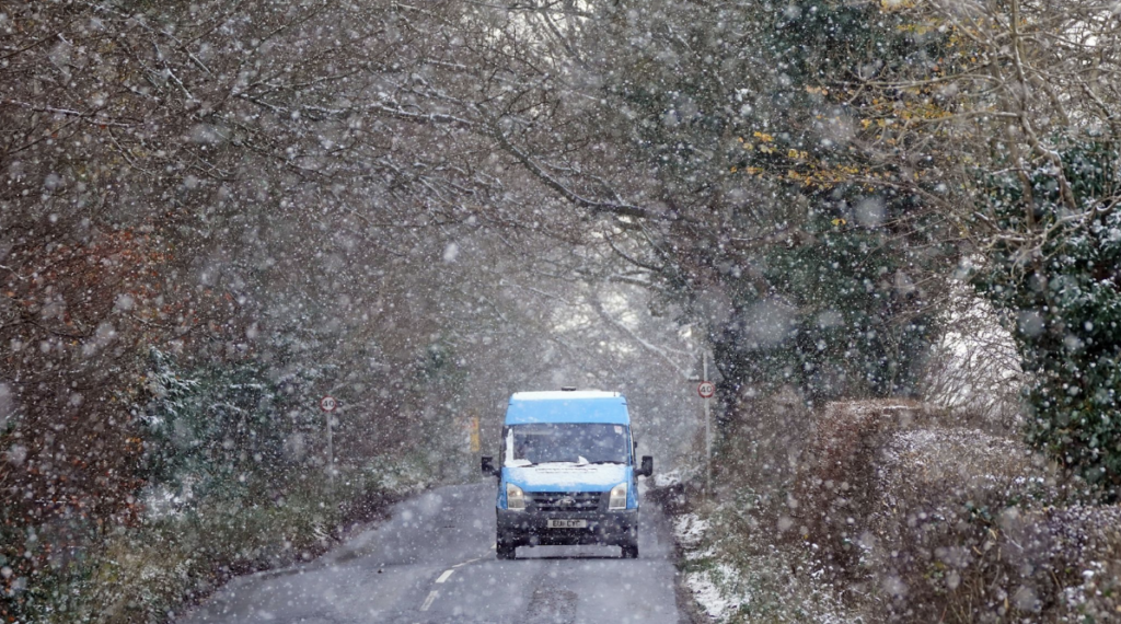 Bundle UK: Amber Cold-Health Alert and Snow Forecasted for Parts of England